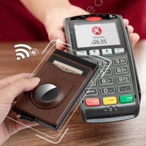 Leather wallet accepts Airtags